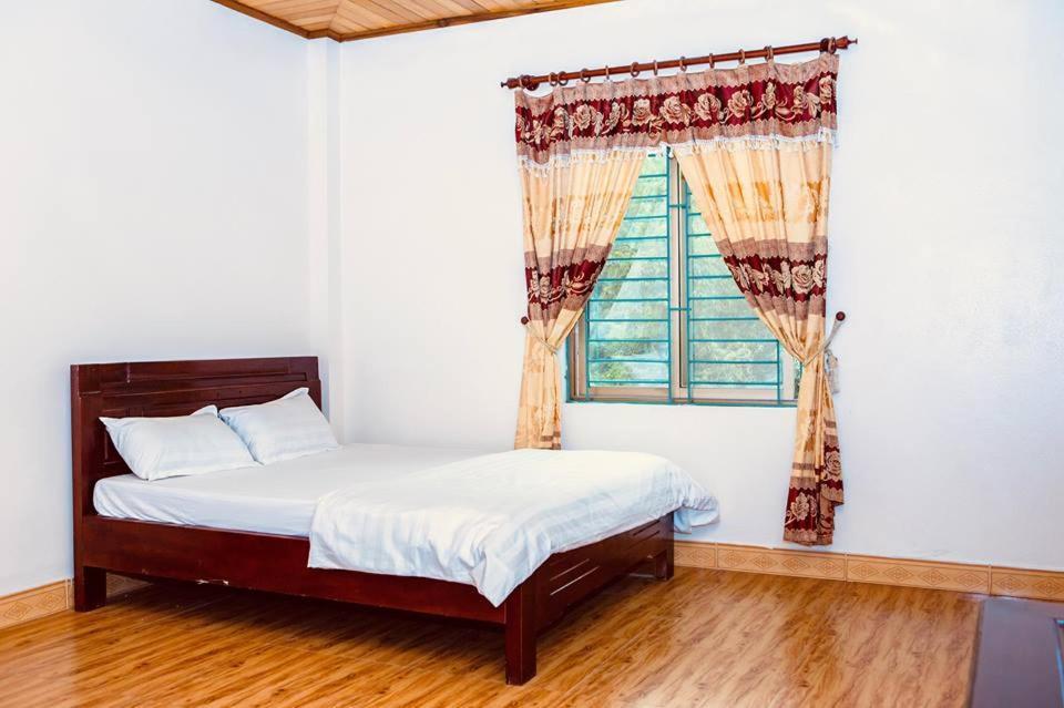 Hung Thinh Hotel Ban Gum Exterior photo