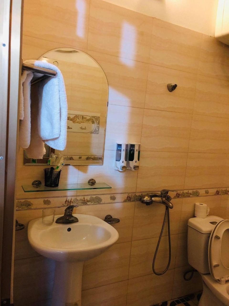 Hung Thinh Hotel Ban Gum Exterior photo