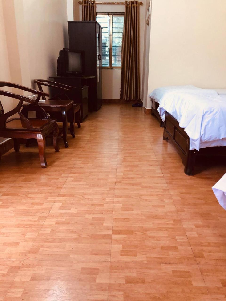 Hung Thinh Hotel Ban Gum Exterior photo